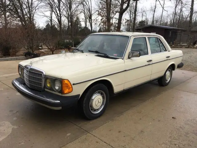 1982 Mercedes-Benz 200-Series 240d