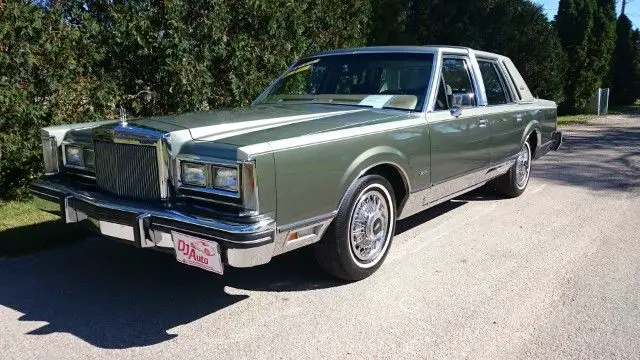 1984 Lincoln Town Car Sedan