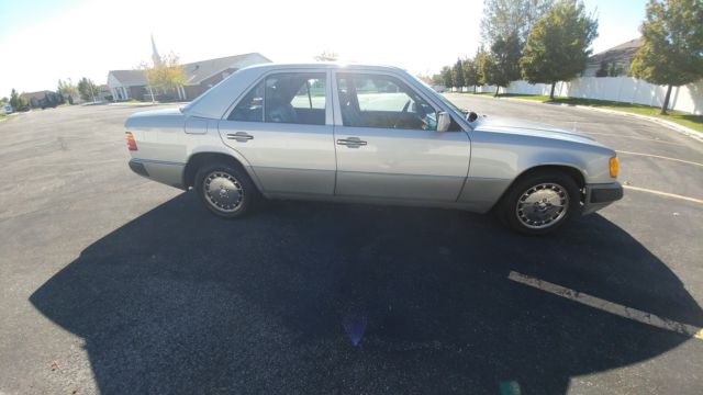 1990 Mercedes-Benz 300-Series