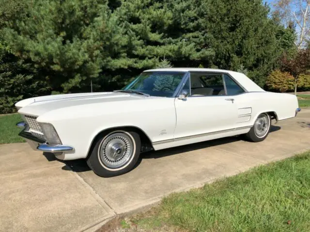 1964 Buick Riviera deluxe