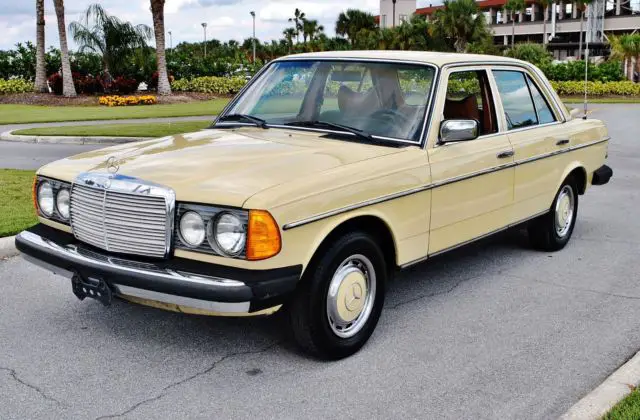 1978 Mercedes-Benz 200-Series 240D Great Driver A/C Diesel 4-Speed