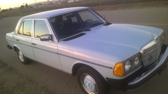 1978 Mercedes-Benz 200-Series