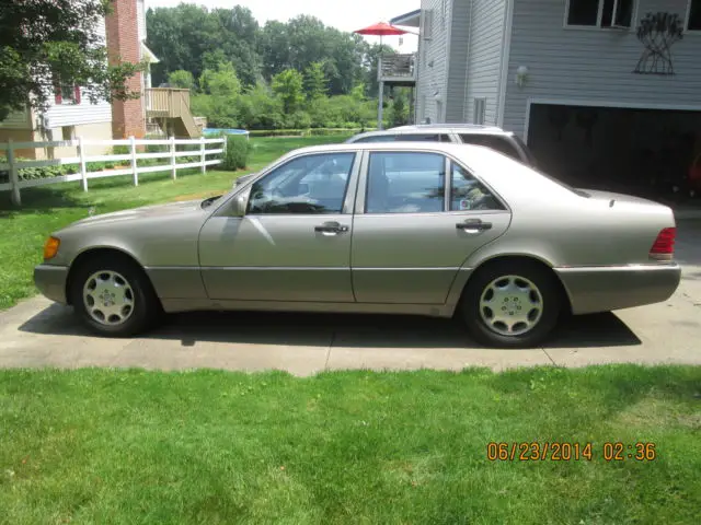 1992 Mercedes-Benz 400-Series