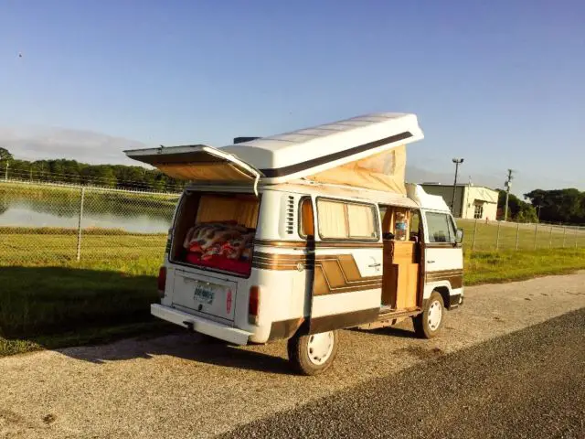 1980 Volkswagen Bus/Vanagon Camping