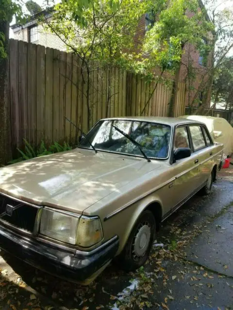 1988 International Harvester VOLVO 240D DEDAN-4DOORS