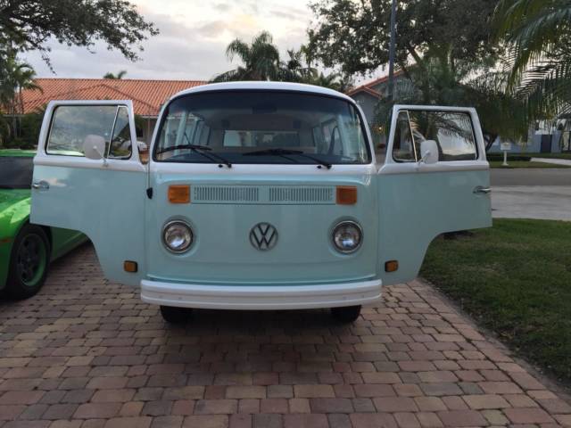 1973 Volkswagen Bus/Vanagon