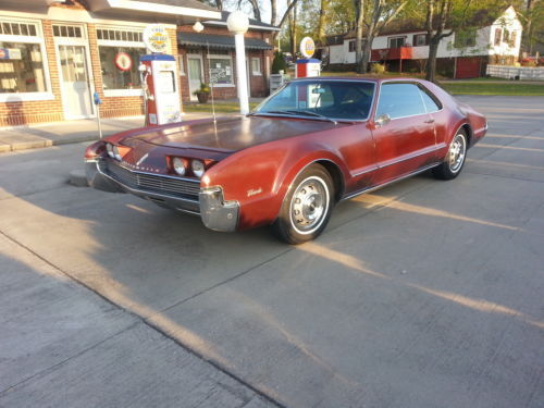 1966 Oldsmobile Toronado Deluxe