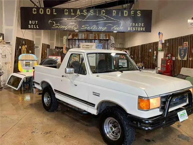 1990 Ford Bronco XLT 2dr 4WD SUV